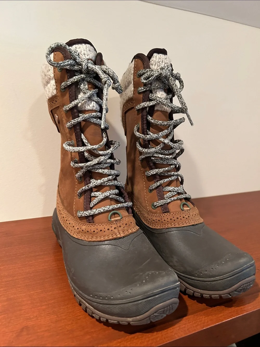 The North Face Women’s 6 Shellista II Winter Mid lace up boots